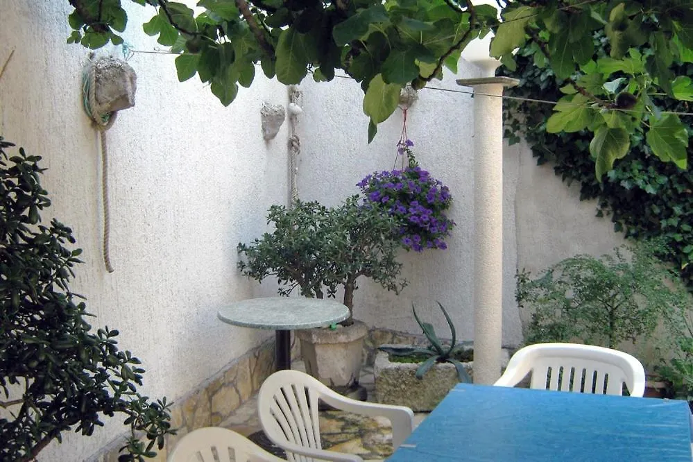 Apartments With Wifi Novi Vinodolski - 2382