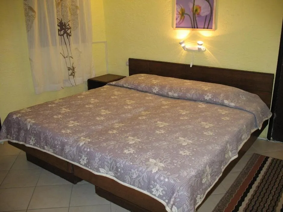 Apartments With Wifi Novi Vinodolski - 2382